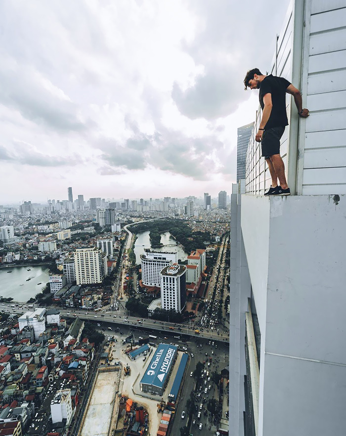 I Randomly Drove Past This Building In Vietnam And Decided To Snap A Picture. Found This Sketchy Ledge On The Roof