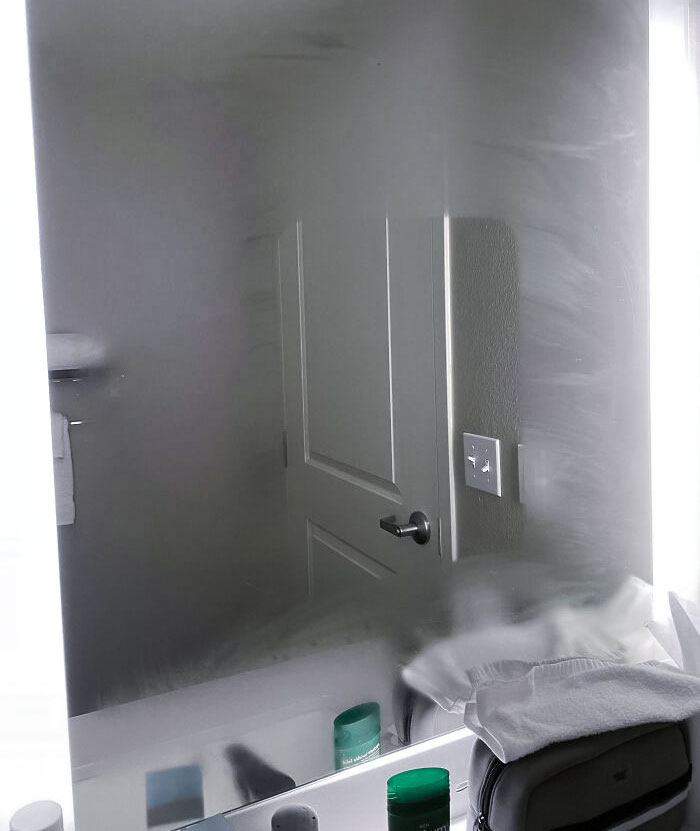 The Mirror In My Hotel Room Doesn't Fog Up In The Center