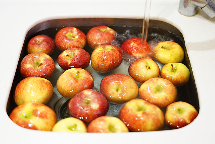 Bobbing for apples game