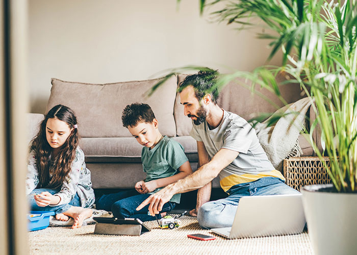 Woman Leaves Family To Be A &ldquo;Vanlife&rdquo; Influencer, Demands They Let Her Back In After It Goes Awry