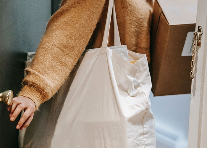 Woman Leaves Family To Be A &ldquo;Vanlife&rdquo; Influencer, Demands They Let Her Back In After It Goes Awry