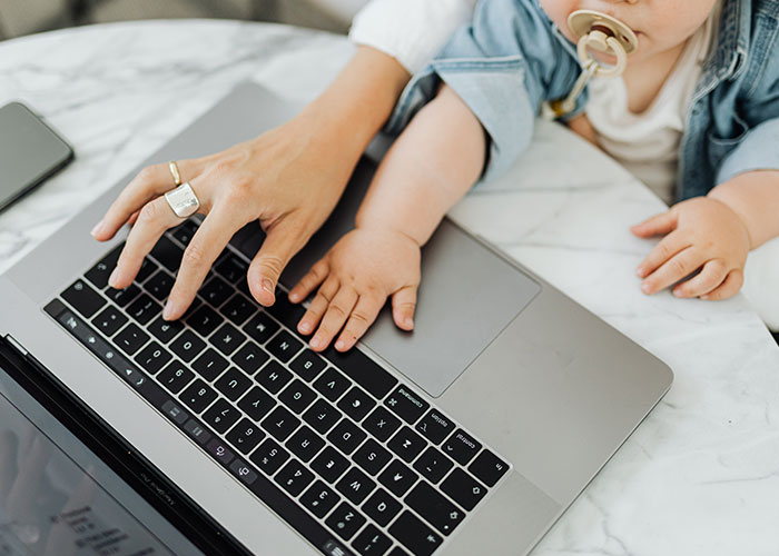 US Mom Of 6-Week-Old Shocked At The Reality She&rsquo;d Need To Be Going Back To Work Now