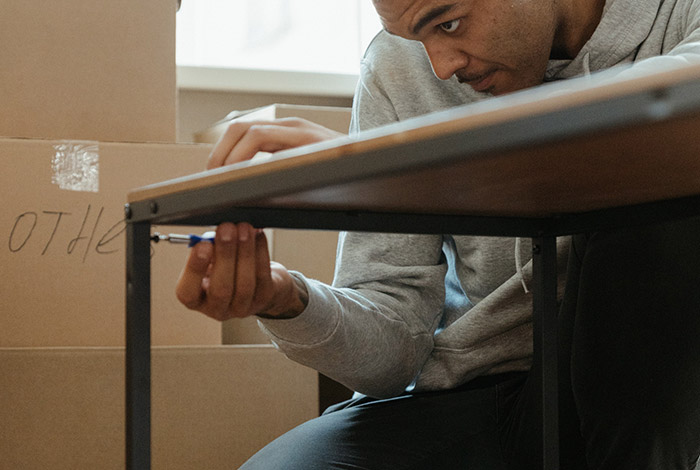 “It’s An Easy $500”: 30 People Reveal Side Hustles That Help Them Get By