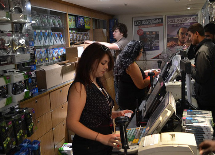 “It’s An Easy $500”: 30 People Reveal Side Hustles That Help Them Get By