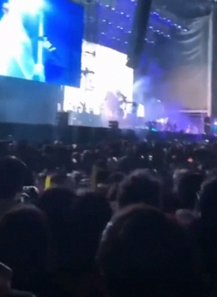 Lana Del Rey&rsquo;s Mexico Performance Goes Viral After Crowd Gets Hit By A Mysterious Force
