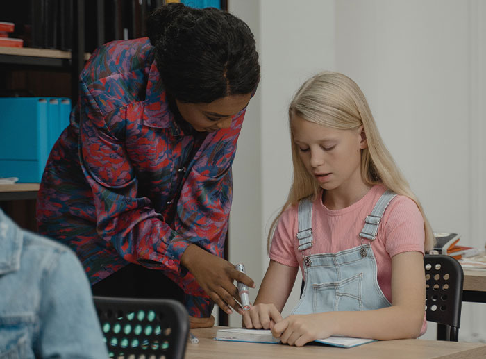 30 Adults Share The Worst Things Their Teachers Did That They Still Can’t Get Over