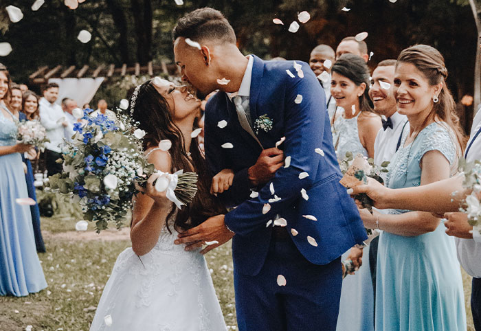 30 People Share Social Norms That They Find Weird, Make A Lot Of Hilariously Valid Points