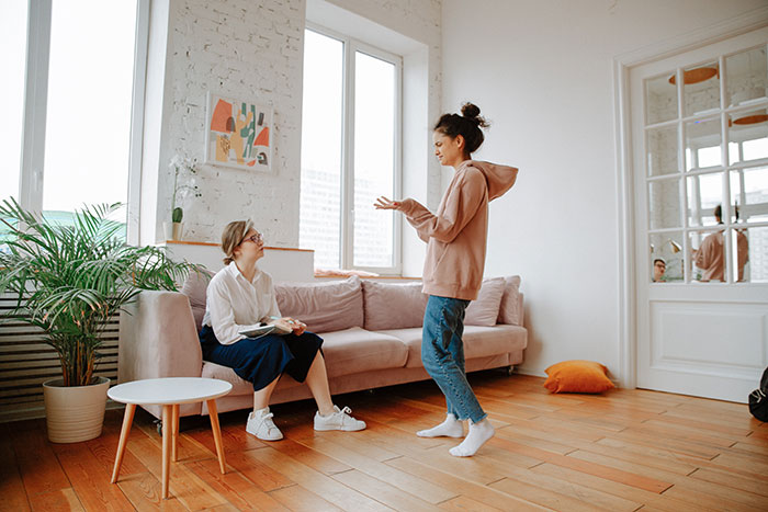 50 Brutal Moments When People Realized Their ‘Friends’ Didn’t Actually Like Them