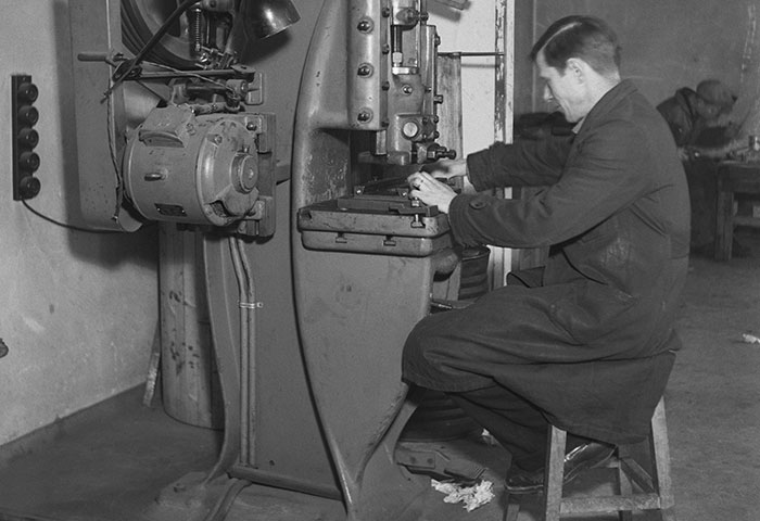 “That Was Gutsy”: 30 Old People Share What Life Was Like For Their Grandparents