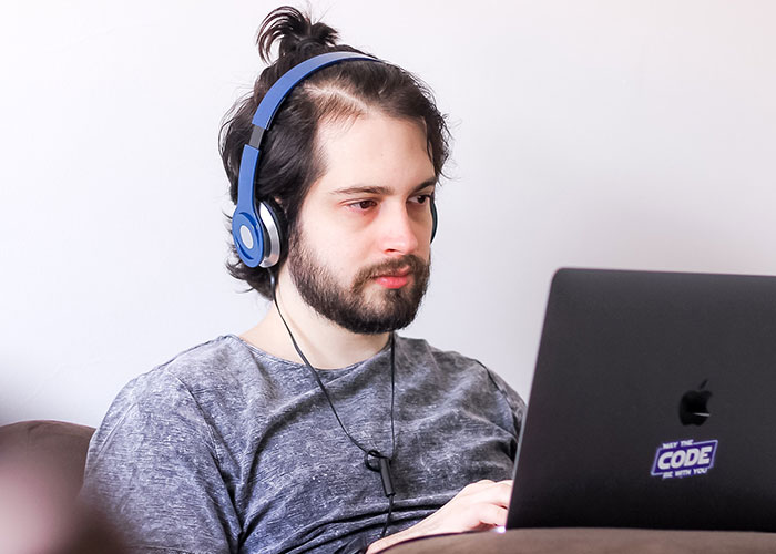 "She Poisoned My Food": 30 People Share Their Roommate From Hell Stories