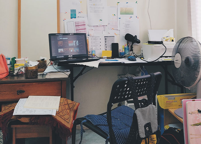 "She Poisoned My Food": 30 People Share Their Roommate From Hell Stories