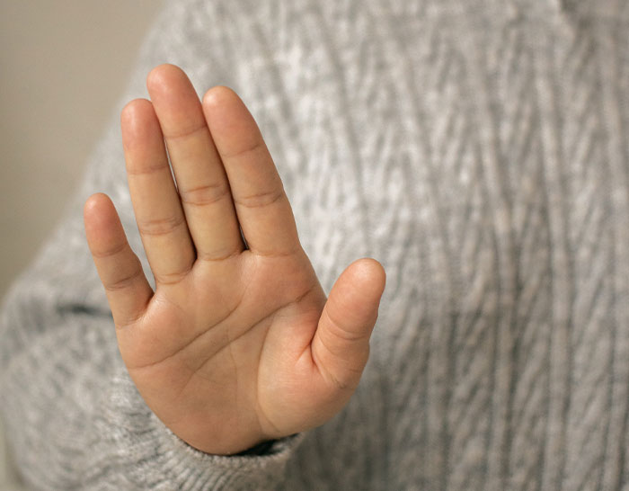 Mom Feels Entitled To Guy&rsquo;s Seats So She Can Watch &lsquo;Barbie&rsquo; With Her Daughter, He Refuses To Move