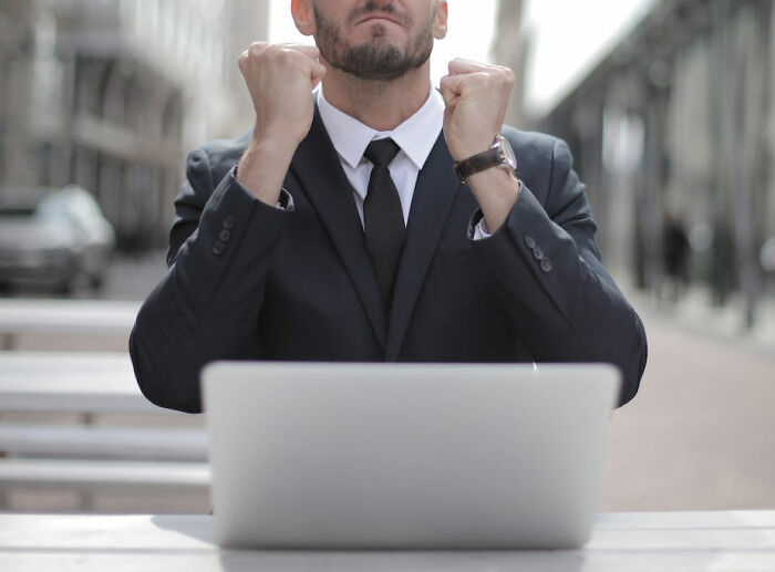 People Share 30 Professions That Are Red Flags