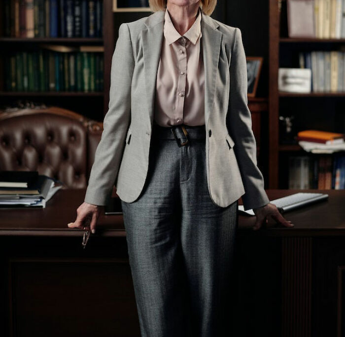 People Share 30 Professions That Are Red Flags