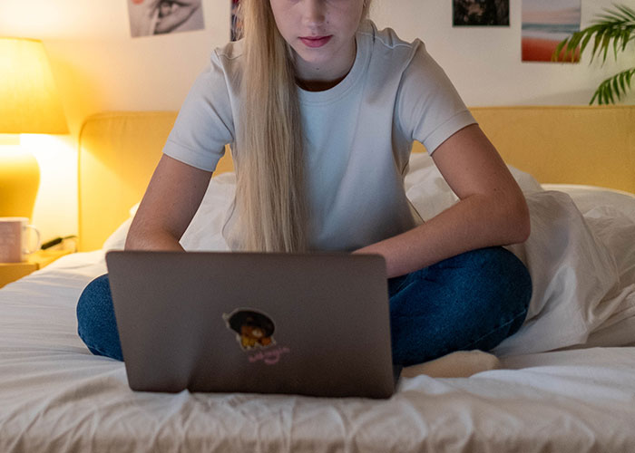 Teen Called A &ldquo;Selfish Brat&rdquo; For Exposing Why Dad And Stepmom Excluded Her From Wedding