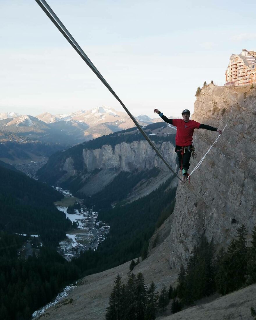 Height : around 100m 