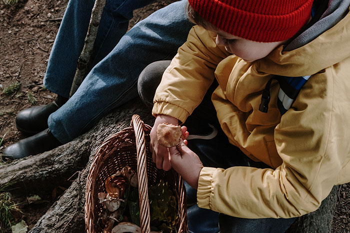 50 Weirdest Lies Told By Parents That People Caught On To Way Too Late