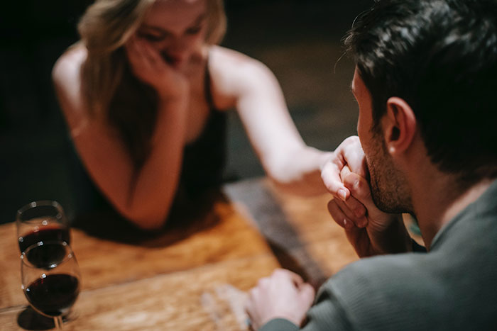 “Slap In The Face”: Guy Ups And Leaves From A First Date After Woman Hurts His Feelings “Slap In The Face”: Guy Ups And Leaves From A First Date After Woman Hurts His Feelings