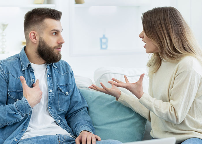 Woman Chooses Her Elderly Cat Over Fianc&eacute; And His Pregnant Daughter, Gets Full Support Online