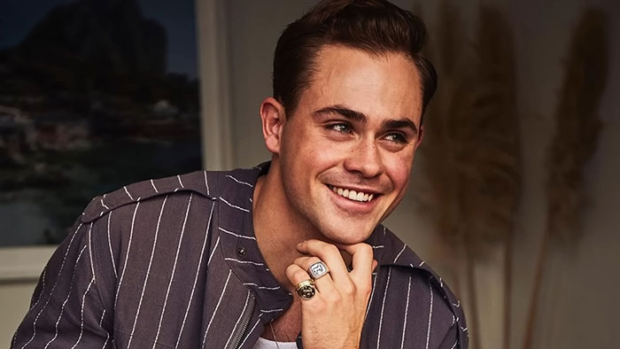 Woman Dumps Her "Very Toxic" Husband After Getting Catfished By Stranger Things Star's Imposter