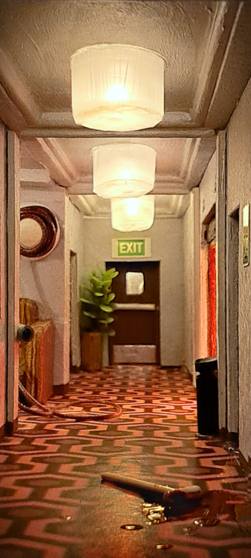 I Recreated The Famous Hallway Out Of Stephen King's "The Shining" As A Book Nook