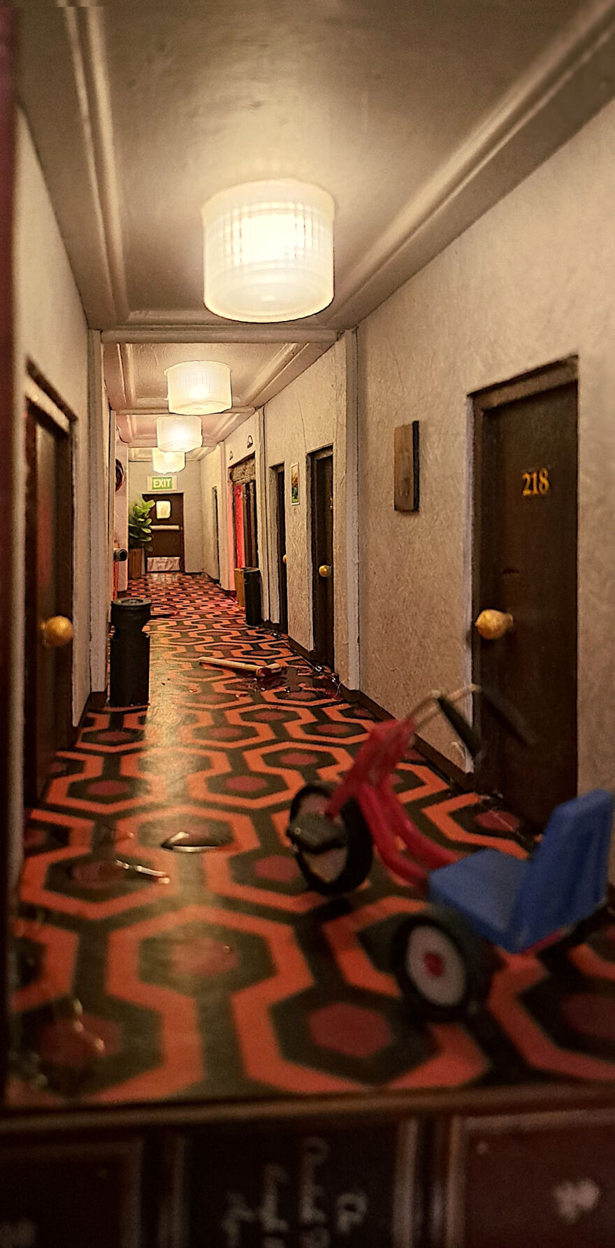 I Recreated The Famous Hallway Out Of Stephen King's "The Shining" As A Book Nook