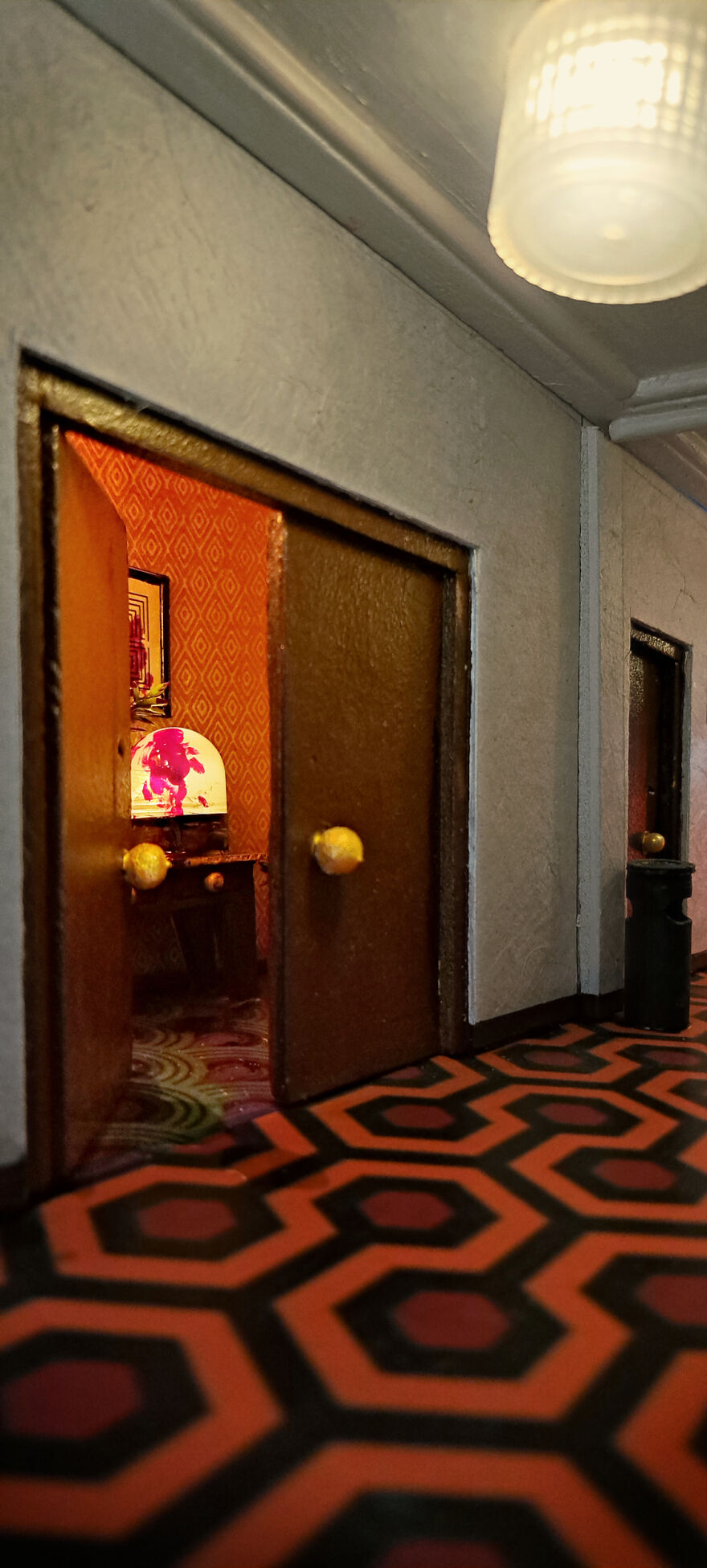 I Recreated The Famous Hallway Out Of Stephen King's "The Shining" As A Book Nook