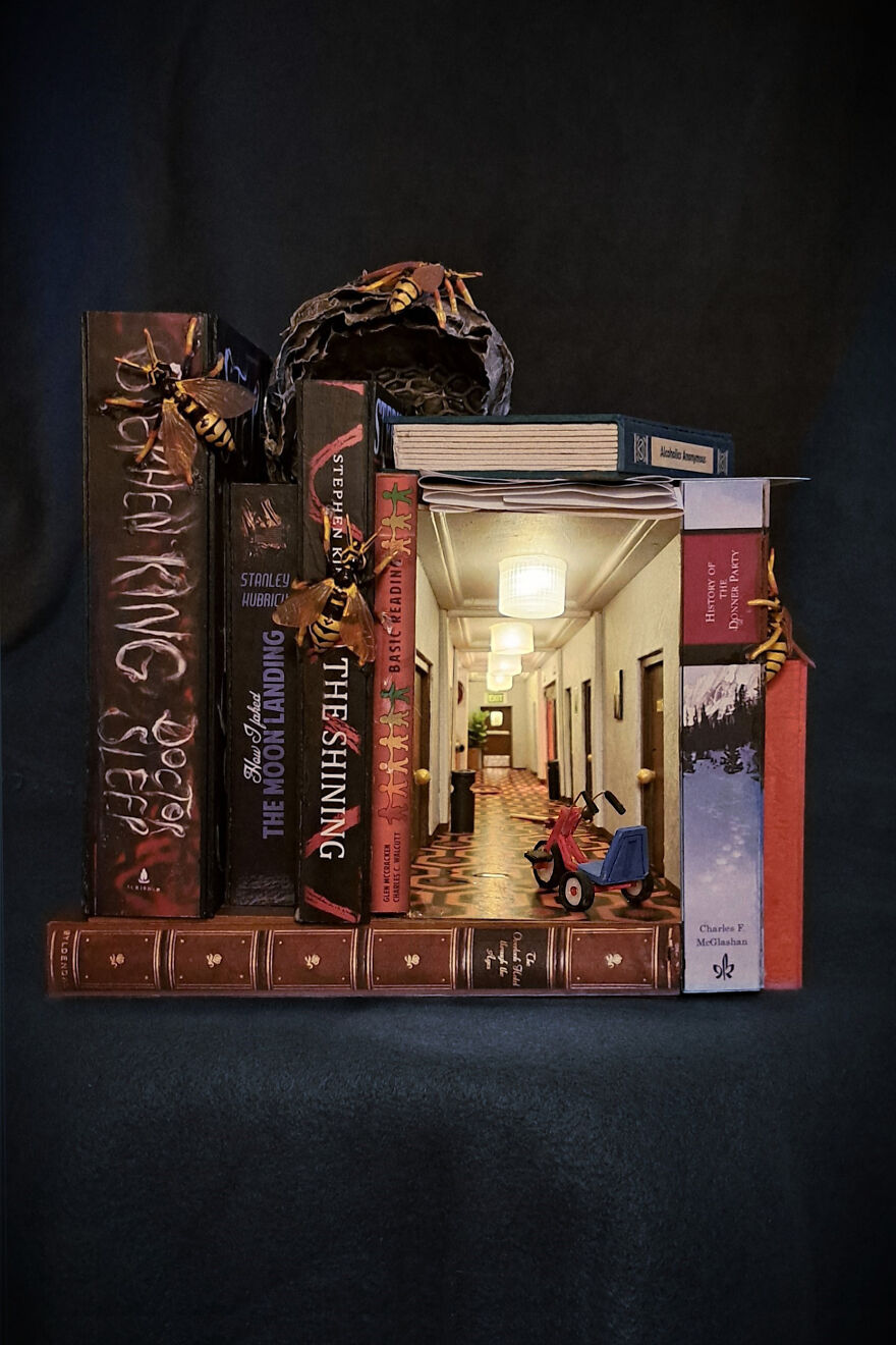 I Recreated The Famous Hallway Out Of Stephen King's "The Shining" As A Book Nook