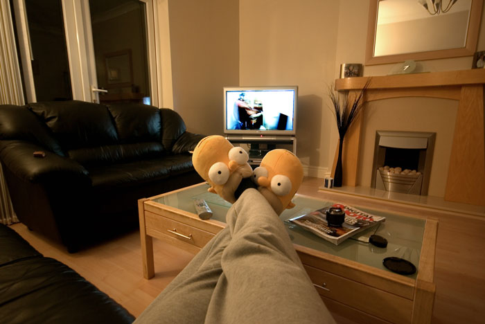 Guy Gets Woken Up By A Loud Phone Conversation Outside, Turns On Air Compressor To Put An End To It