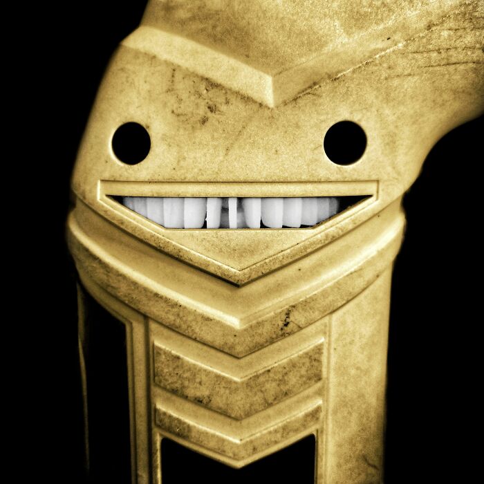 An image of an object that looks like it's smiling