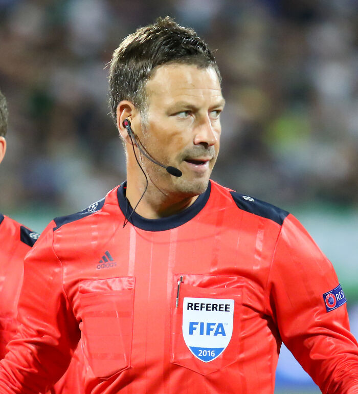 Referee Left Speechless After Player Brilliantly Declined Yellow Card Referee Left Speechless After Player Brilliantly Declined Yellow Card