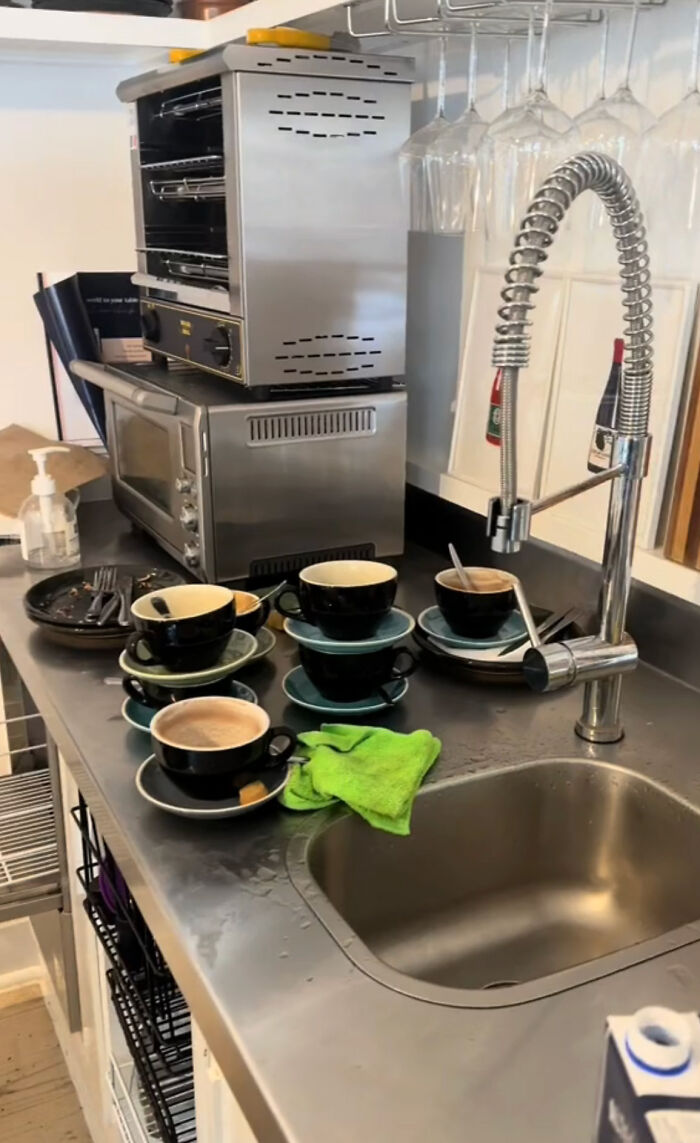 18 Y.O. Goes Viral Online After He Shared How Nobody Showed Up At His Newly Opened Caf&eacute;