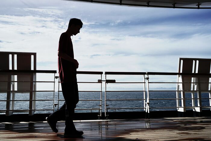 Somebody Asks “What Happened To The Lonely Guy In Your High School Class?” And 27 Folks Answer