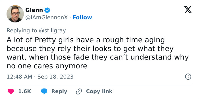 Woman Gets Kicked Off A Plane After Having An Embarrassing Meltdown