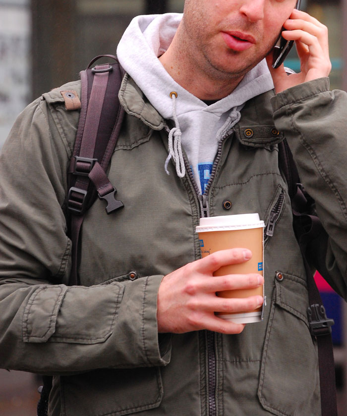 Guy Gets Woken Up By A Loud Phone Conversation Outside, Turns On Air Compressor To Put An End To It