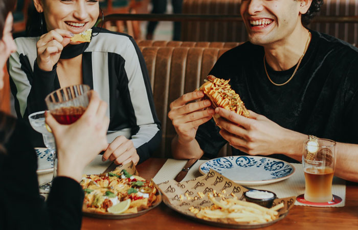 Guy Disregards Dad’s Advice On Table Manners, Regrets It During A Dinner With His GF’s Family Guy Disregards Dad’s Advice On Table Manners, Regrets It During A Dinner With His GF’s Family
