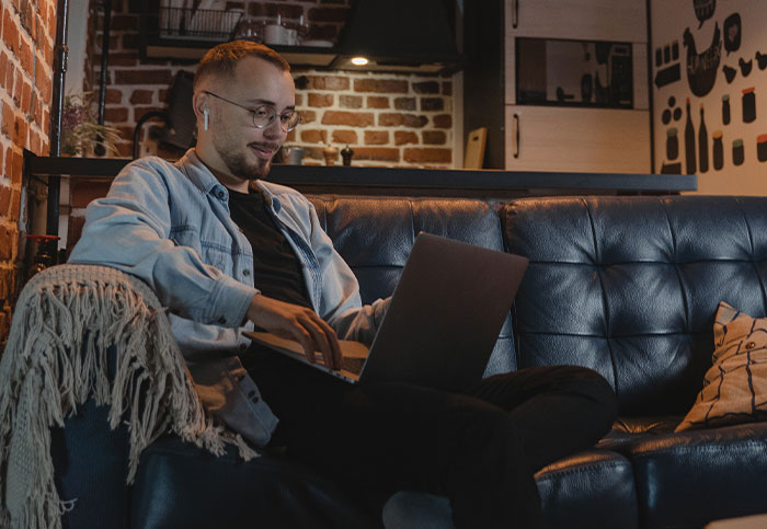 Worker Shares Pathetic Gift Coworker Received For 5-Year Perfect Attendance, Others Chime In Worker Shares Pathetic Gift Coworker Received For 5-Year Perfect Attendance, Others Chime In