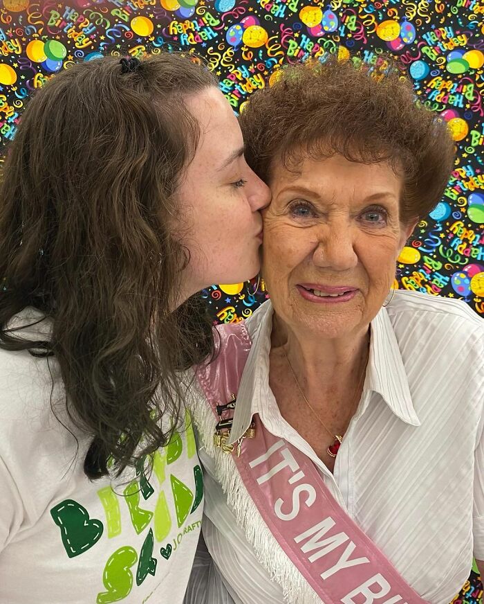 “Just Keep Moving”: 101 Y.O. Woman Who Still Works Shares Advice On Staying Young “Just Keep Moving”: 101 Y.O. Woman Who Still Works Shares Advice On Staying Young