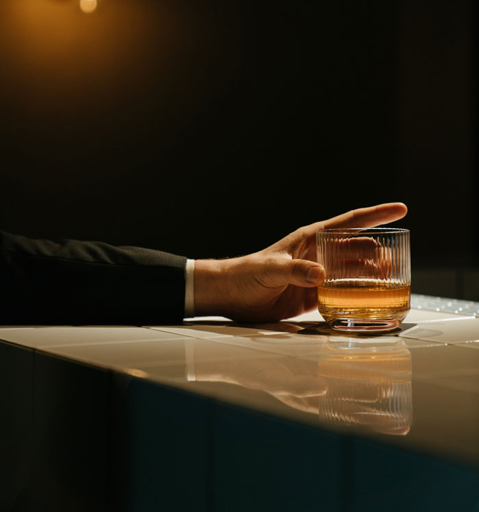 Man Can&rsquo;t Understand No For An Answer, Woman Agrees On Him Buying Her A Drink, Dumps It On His Shoes