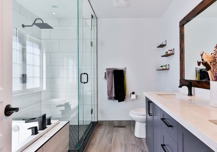 Woman Laughs In Guy's Face After He "Bans" Her From Using The Shower On Her Period Woman Laughs In Guy's Face After He "Bans" Her From Using The Shower On Her Period