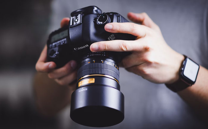 Bride Sobs After &ldquo;Degrading&rdquo; Pictures Get Shown At Wedding, Walks Out After Mom&rsquo;s Speech