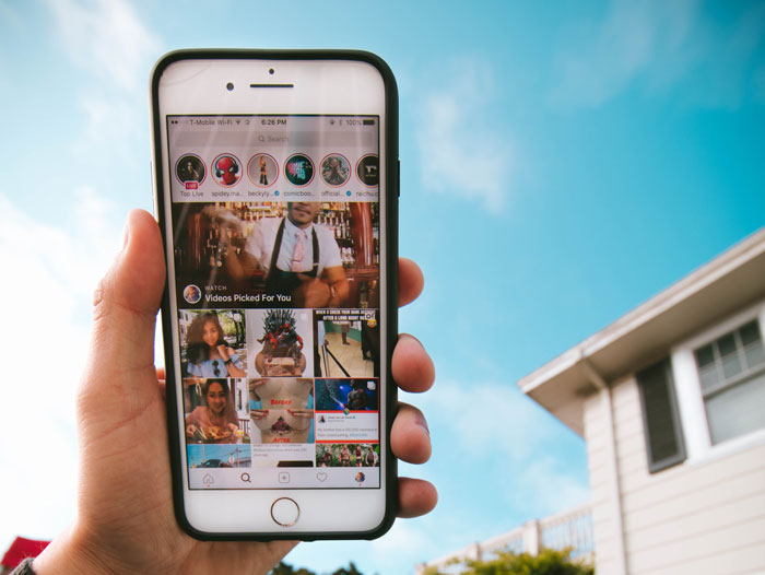 BF Brushed Off GF Feeling Uncomfortable With Him Liking Half-Naked Pics Online, So She Posted One