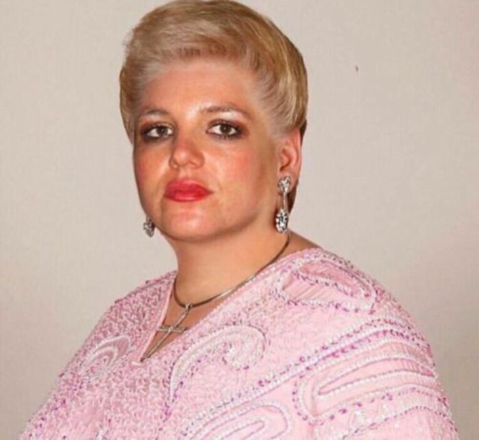 Britney Spears photoshopped to look like an ordinary person