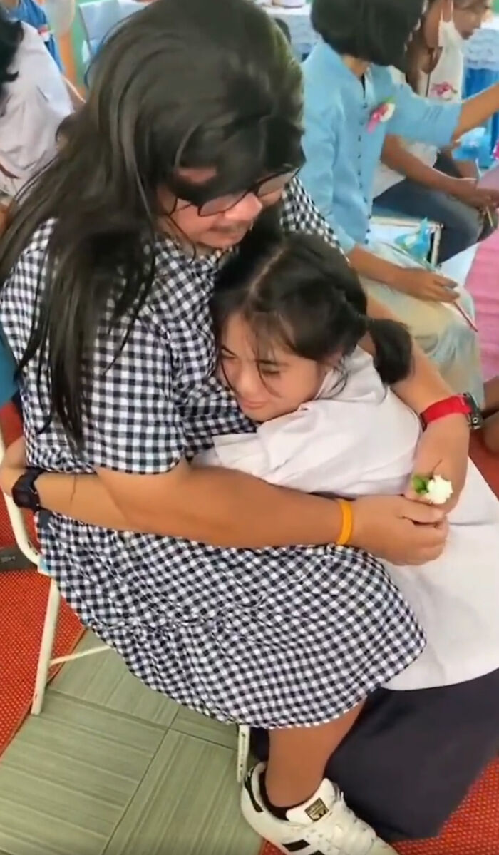 &ldquo;I&rsquo;m Not Ashamed Because I Love My Child&rdquo;: Dad Wears Dress To Mother&rsquo;s Day Event