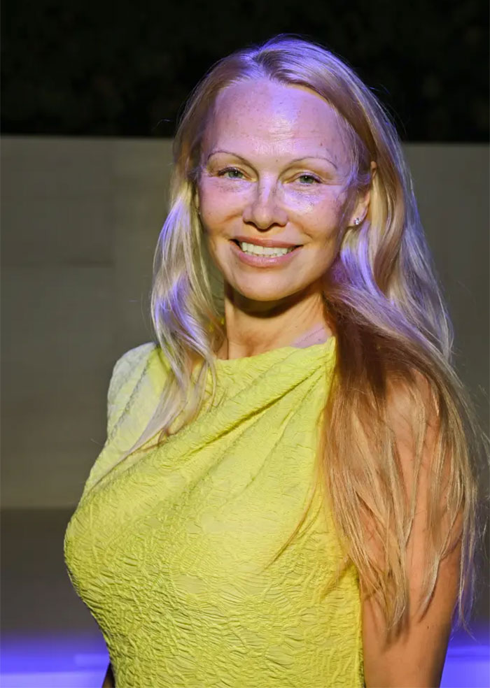 &ldquo;It&rsquo;s Better For Me&rdquo;: Pamela Anderson Stuns At Paris Fashion In A New &lsquo;No-Makeup&rsquo; Era