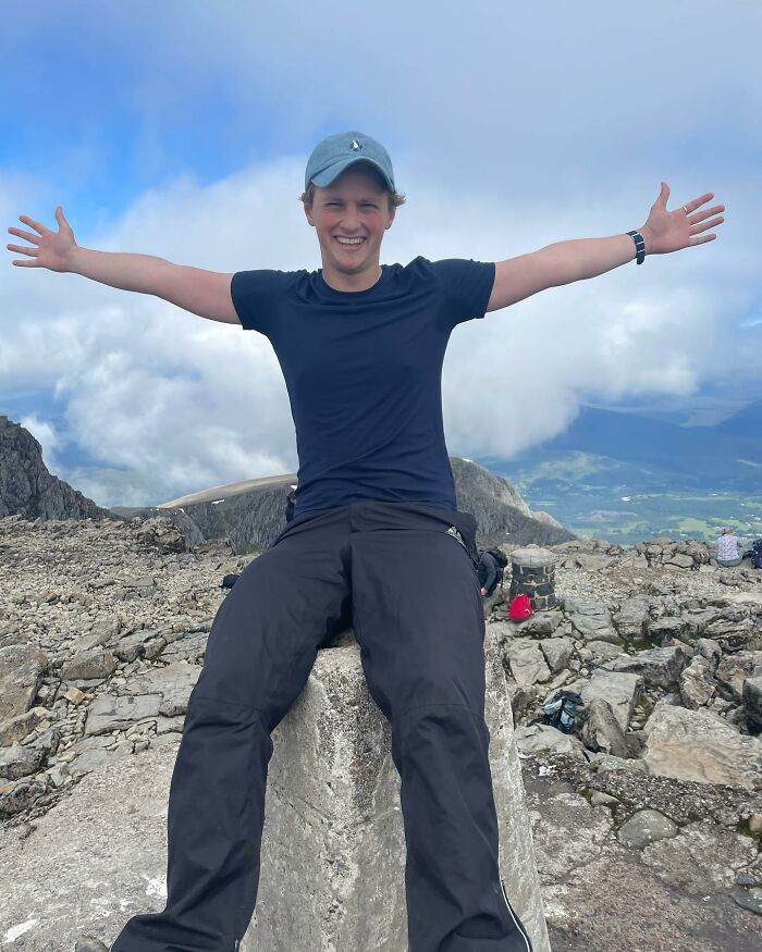 Referee Left Speechless After Player Brilliantly Declined Yellow Card Referee Left Speechless After Player Brilliantly Declined Yellow Card