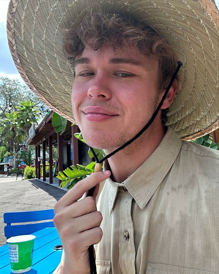 Fashion Week Impostor Goes Viral As He Catwalks Wearing A Trash Bag And No One Notices