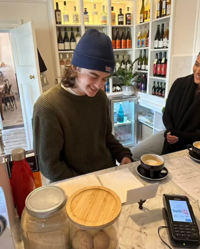 18 Y.O. Goes Viral Online After He Shared How Nobody Showed Up At His Newly Opened Caf&eacute;
