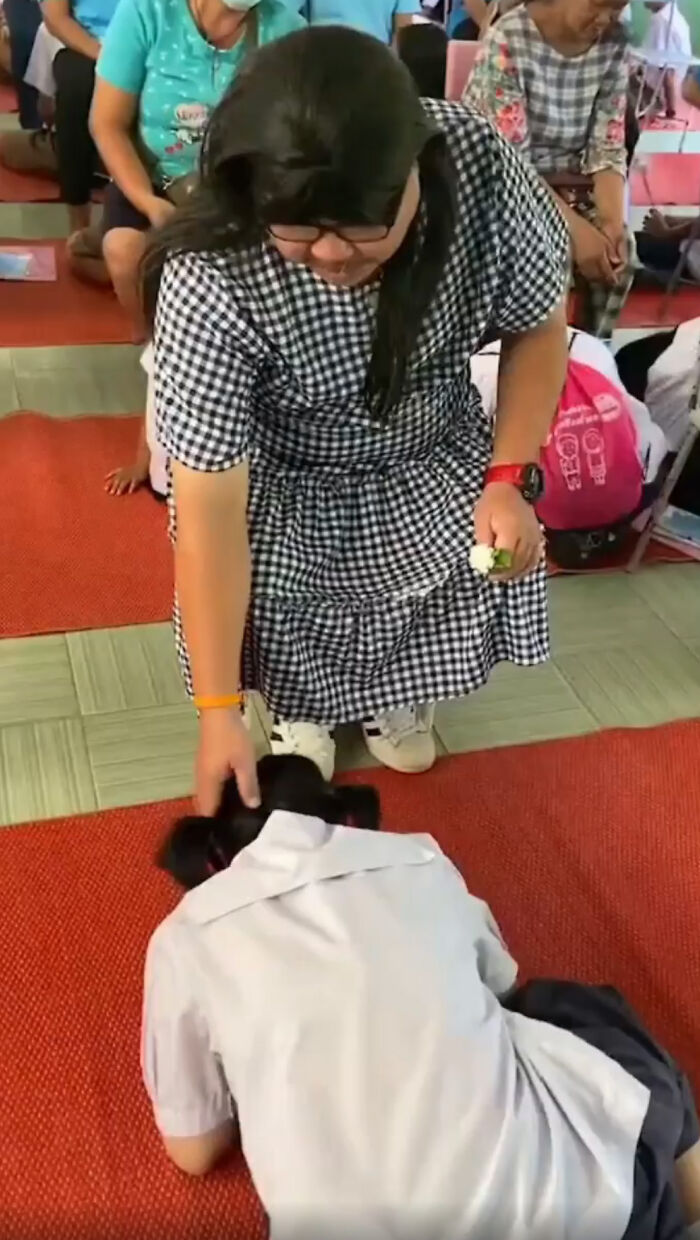 &ldquo;I&rsquo;m Not Ashamed Because I Love My Child&rdquo;: Dad Wears Dress To Mother&rsquo;s Day Event