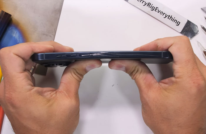 "This Isn&rsquo;t Great": People Divided Over The New $999 iPhone 15 Being Too Hot To Handle